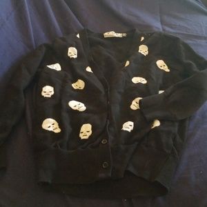 Skull cardigan 💀☠